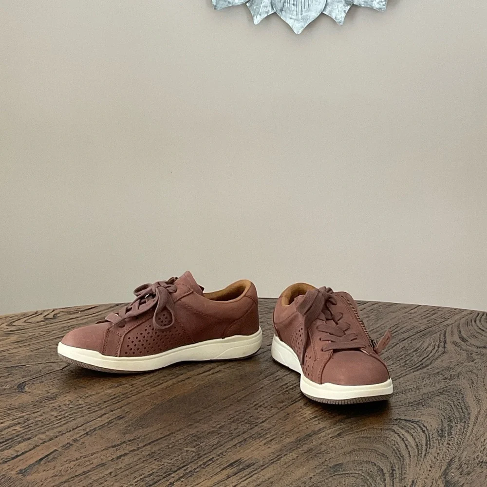 Earth Women's Sneakers in Brown and White